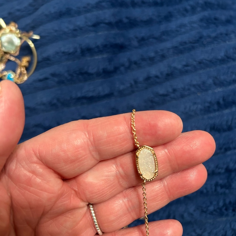 Kendra Scott necklace